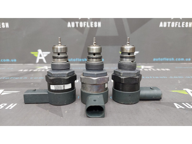 Регулятор тиску палива A6110780449, 0281002494 BMW Chrysler Jeep Mercedes Smart бу